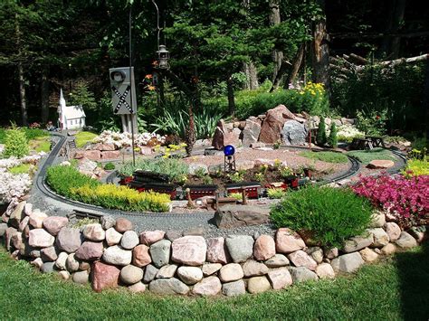 Awesome outdoor model train layout that incorporates sedums, sempervivum and jovibarba succulent ...