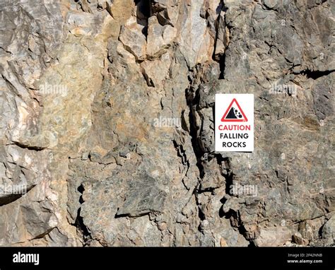 Beware falling rocks sign hi-res stock photography and images - Alamy