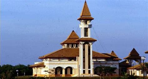 Brunei Darussalam University Mosque | Beautiful mosques, Mosque, Brunei