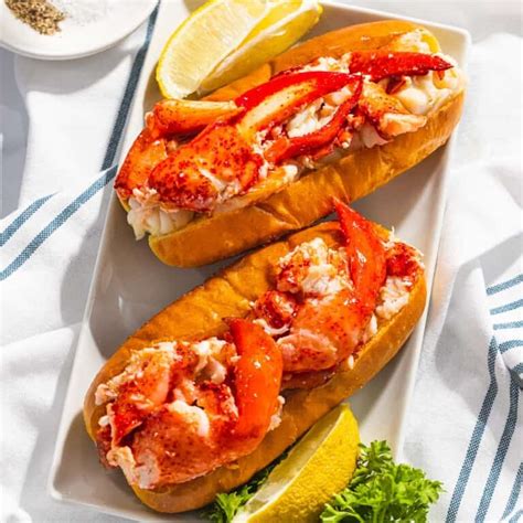 Connecticut Lobster Roll (Warm Lobster Roll) - Drive Me Hungry