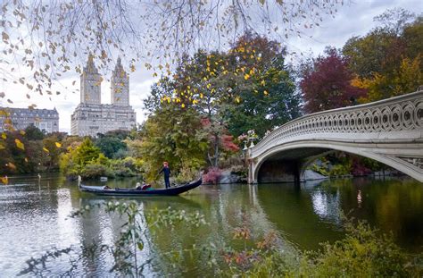 Bow Bridge at Central Park | Gondolier and Fall Colors at th… | Flickr