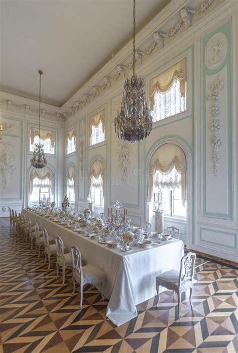 Peterhof Palace in Saint Petersburg, Russia Editorial Photo - Image of audience, home: 227949121