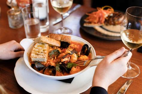 10 Date-Worthy Best Tampa Bay Seafood Restaurants