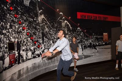 Exhibits - Chicago Sports Museum