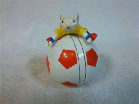 Stuart Little 2 Kids Meal Toy Figure Rolling Soccer Ball Wendys 3.5" | eBay