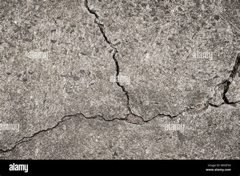 cracked concrete floor - crack in wall - broken stone texture Stock Photo - Alamy