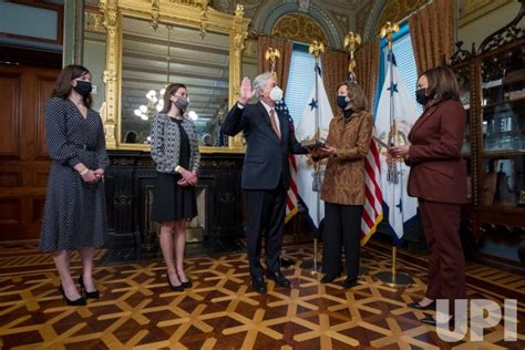 Photo: VP Harris swears in CIA Director William Burns in Washington ...