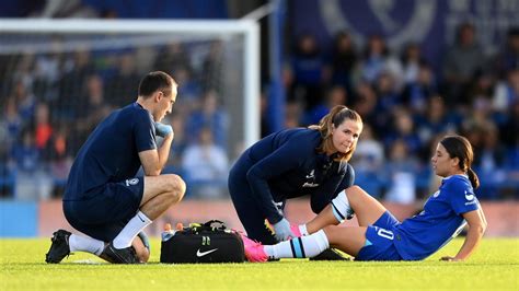 Matildas captain Sam Kerr limps off as World Cup injury curse hits ...