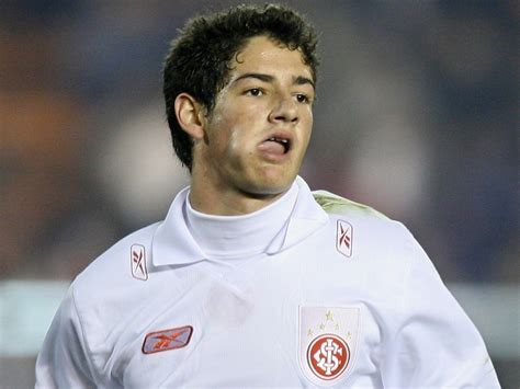 Alexandre Pato Internacional "Best Player" | Wallpapers, Photos, Images and Profile