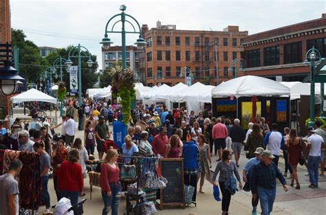 Photo Gallery: Third Ward Art Fest Draws A Crowd » Urban Milwaukee