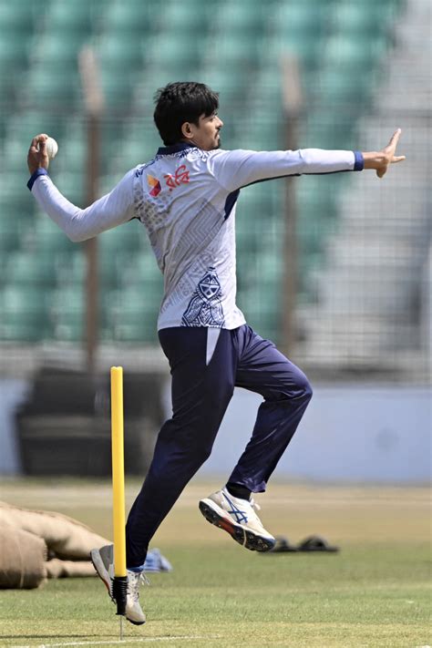 Taijul Islam goes through his bowling routine | ESPNcricinfo.com