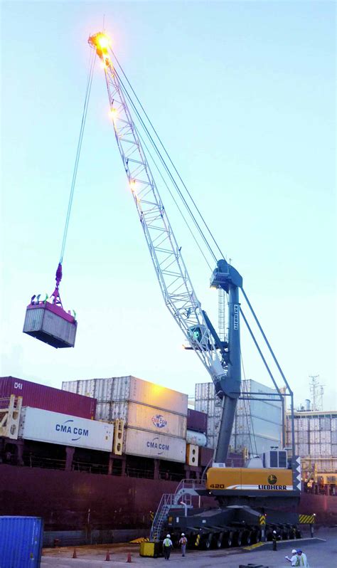 Liebherr mobile harbour crane bound for Australia | Container Management