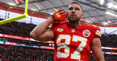 Travis Kelce hilariously sidesteps singing Taylor Swift song during ...