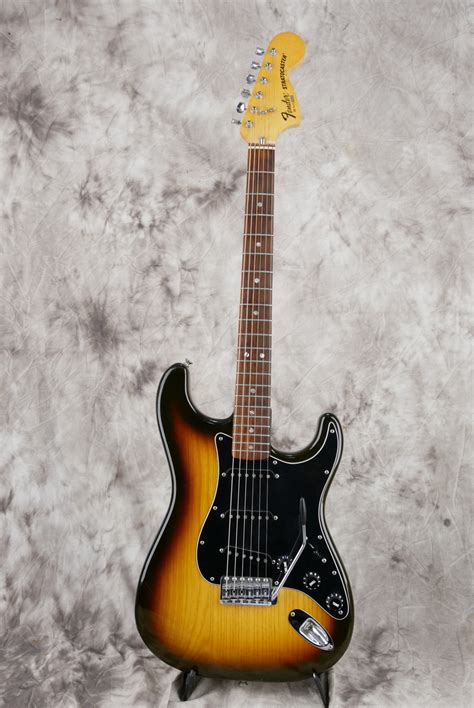 FENDER Stratocaster