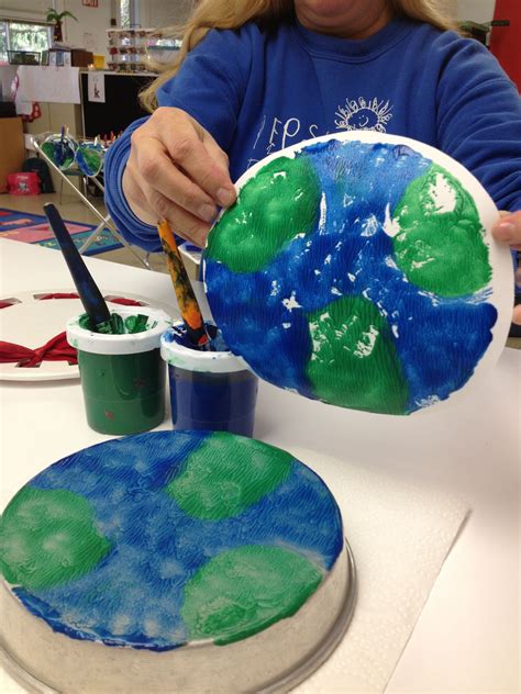 Planet earth paint on a pie tin and make a print. | Elephant classroom, Preschool crafts, Crafts