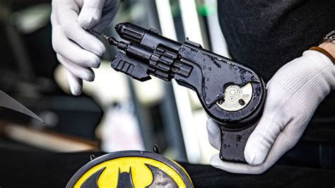 Introducir 78+ imagen batman grapple gun real - Abzlocal.mx