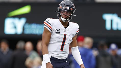 Bears QB Justin Fields Claps Back at Reporter