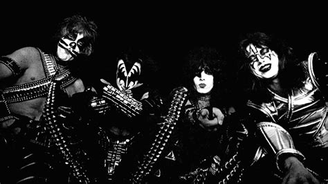 KISS ~NYC…June 1, 1977 (Love Gun-Black Room Session) - KISS Wallpaper ...