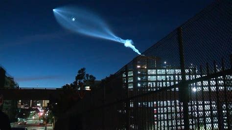 Elon Musk's SpaceX Falcon 9 rocket causes a spectacle in the sky - YouTube