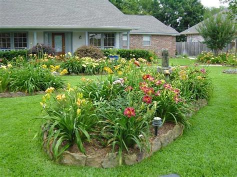 Landscaping with daylilies | Daylily garden, Outdoor garden decor, Planting flowers