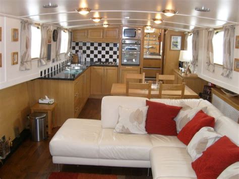 Branson Replica Dutch Barge Berkshire - Apollo Duck. | Barge interior ...