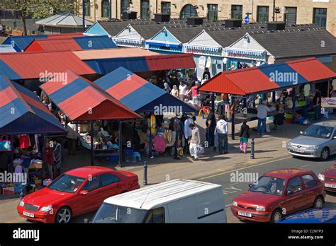 Busy market stalls at Dewsbury open air market, Dewsbury, West Yorkshire, UK Stock Photo - Alamy