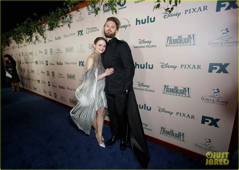 Calum Worthy Reunites with Joey King at Hulu's Golden Globes After Party! | Photo 1281460 ...