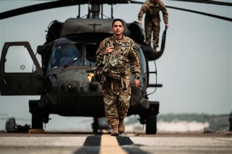 Black Hawk pilot finds her calling in the Army | Article | The United ...