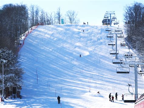 7 Best Ski Resorts in Ontario, 2022