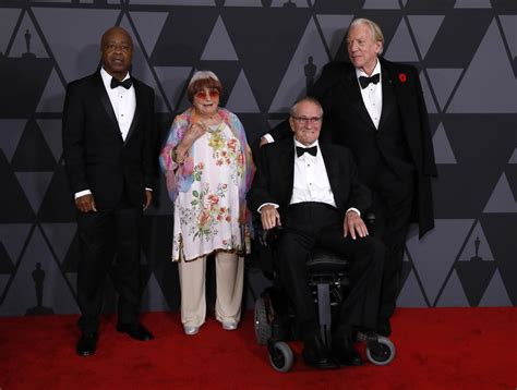 4 honorees receive Oscars in first of awards season - CBS News