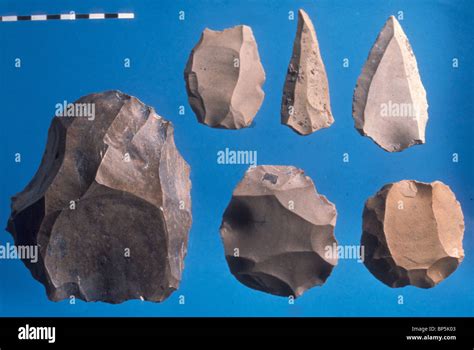 4390. PALEOLITHIC PERIOD, C. 10 - 8TH MILLENNIUM BC. FLINT STONE TOOLS, SCRAPERS AND LANCEHEADS ...