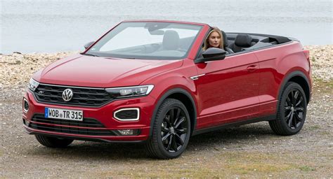 VW T-Roc Cabriolet: High-Riding Golf Convertible Successor Overexposed ...