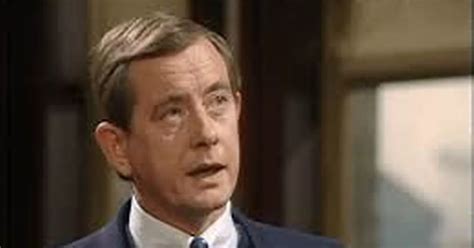 Yes Minister and Heartbeat star Derek Fowlds dead at 82 - Mirror Online