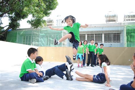 Luksong Tinik | 2nd Grade kids having a go at one of the Cla… | Flickr