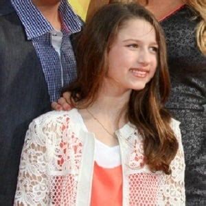 Bella Robertson - Age, Family, Bio | Famous Birthdays