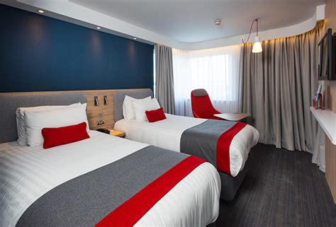 Holiday Inn Express Glasgow Airport | 2 Minutes from the Terminal