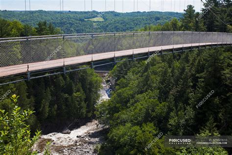 La pasarela suspendida más larga del mundo sobre la garganta del río Coaticook; Coaticook ...