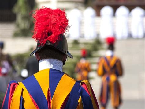 6 Surprising Facts about the Vatican’s Swiss Guards - City Wonders