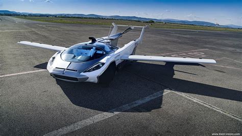 Klein Vision AirCar transforms into air vehicle in less than 3-minutes