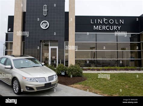 A Ford Lincoln and Mercury car dealership Stock Photo - Alamy