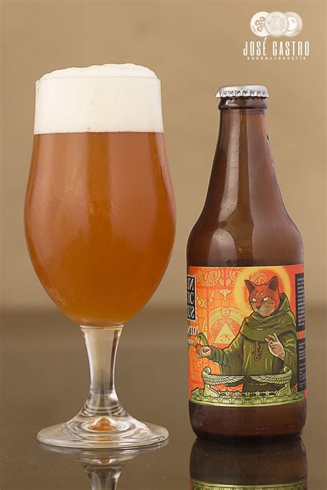 Santo, a belgian pale ale by Invictus. (With images) | Belgian pale ale, Beer design, Beer bottle