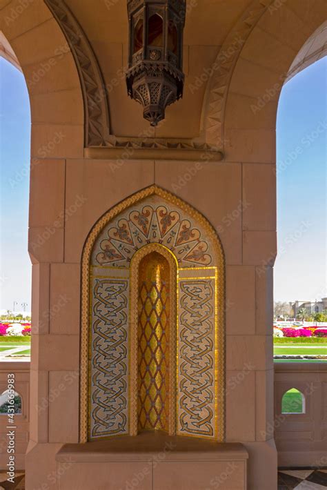 Muscat, Oman: Sultan Qaboos Grand Mosque building architecture ...