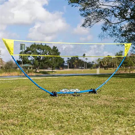 6 Fun Lawn Games to Play This Summer