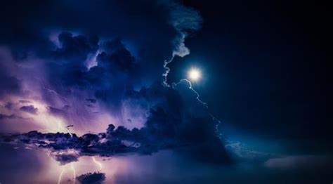 Lightning at Night HD Wallpaper, HD Nature 4K Wallpapers, Images and Background - Wallpapers Den