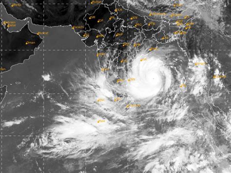 Cyclone Amphan news | [LIVE] Amphan intensifies into extremely severe ...