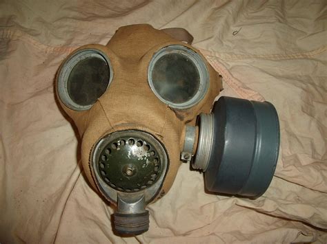 Porton Down special gas mask. dated 4/42 - Pegasus WW2 British Militaria