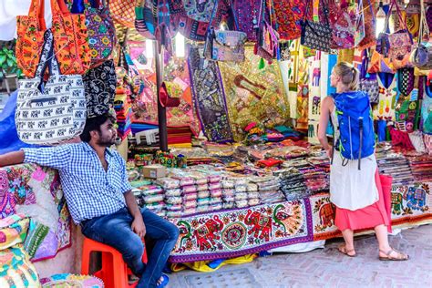 Top 10 Shopping Places In Delhi | What to Buy in Delhi Markets