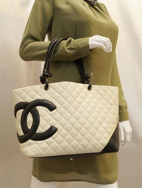 CHANEL White Quilted Leather Ligne Cambon Tote Bag