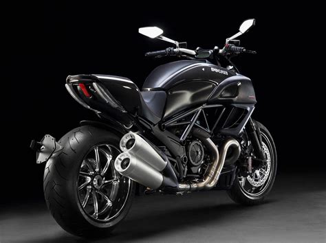 Auto Review: Ducati Diavel Carbon