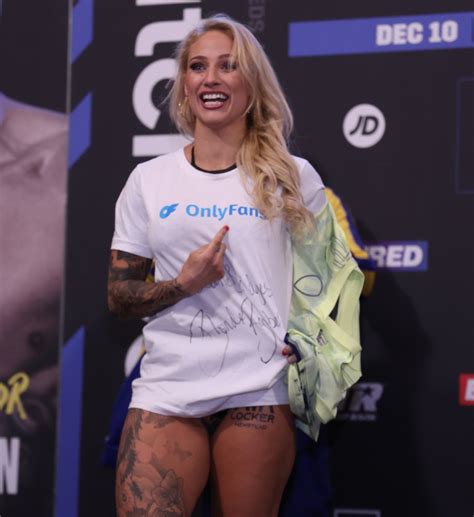 Ebanie Bridges teases her OnlyFans account during weigh-ins whilst ...